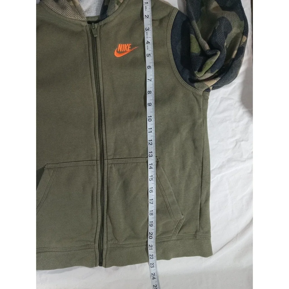 Nike‎ Camo Hoodie Youth Size Large  Boys/Girls Hooded Sweatshirt. Orange Swoosh